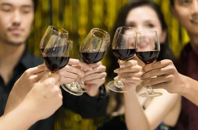 為什麼有些酒店公關客人一直指定？紅牌小姐真正厲害的地方，不只是長得漂亮